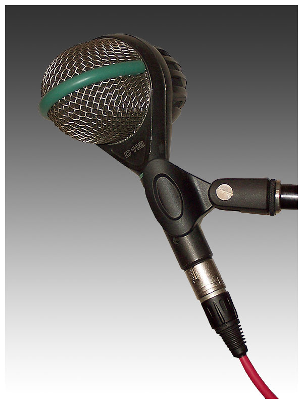 The AKG D 112